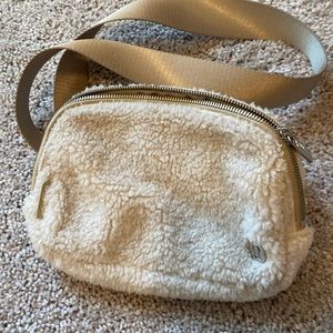 Lululemon everywhere belt bag